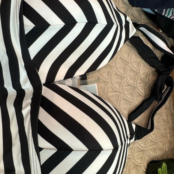 New Directions Black and White Bathing Suit with Skirted bottom NWT size Medium - Picture 7 of 7